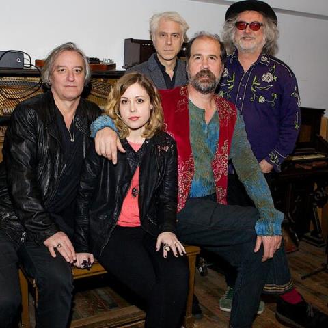 Super-Earth Peter Buck Krist Novoselic supergrupo Super-Earth Peter Buck Krist Novoselic supergrupo